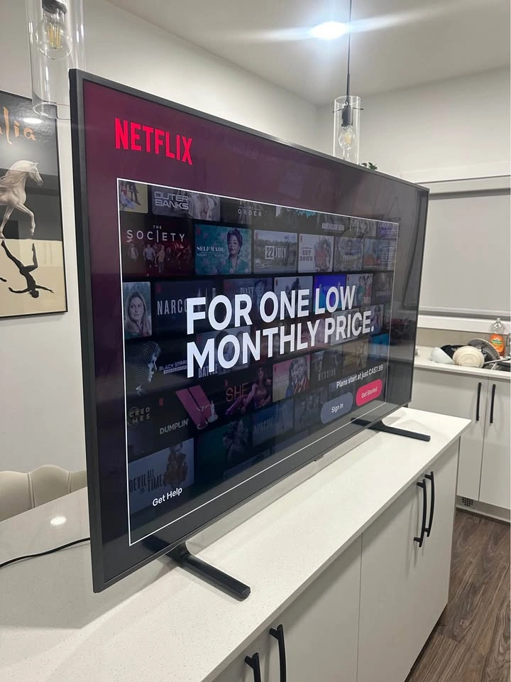 55-Inch Samsung 4K Smart TV – Like New - photo 2