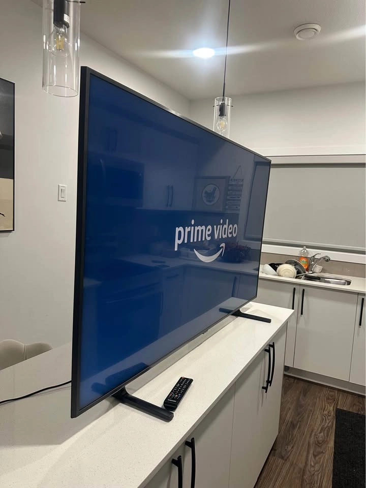 55-Inch Samsung 4K Smart TV – Like New - photo 3