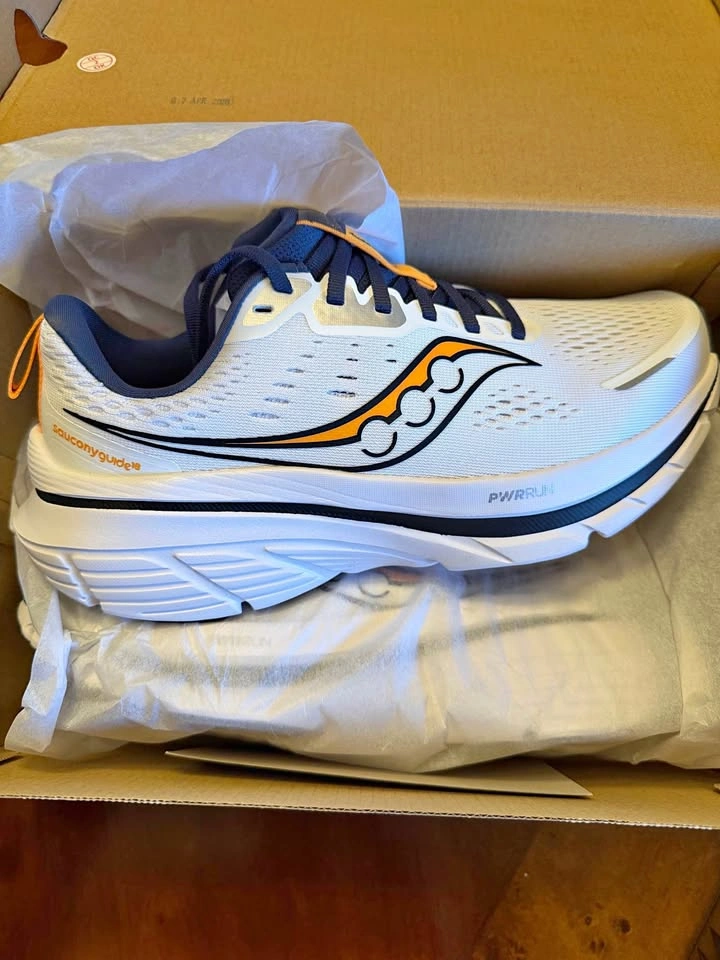 Brand New Saucony Guide 18 Men's Running Shoes White/Navy Size 7