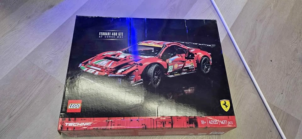 LEGO Technic Ferrari 488 GTE AF Corse #51