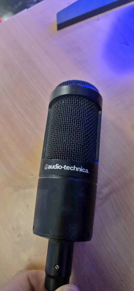 Audio-Technica AT2035 Studio Bundle (Mic + Arm)