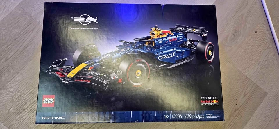 LEGO Technic Oracle Red Bull Racing RB20 (42206) - BNIB