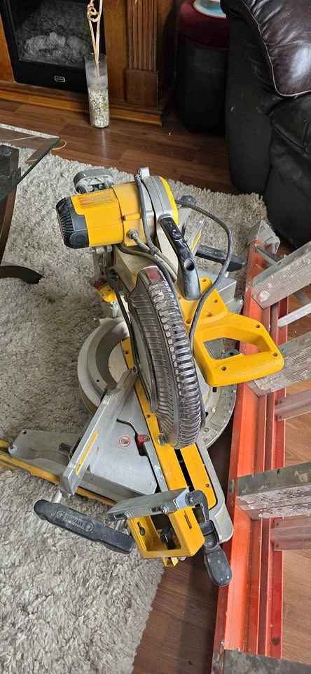 DEWALT 12" Sliding Miter Saw (DWS779) with Stand & Blade