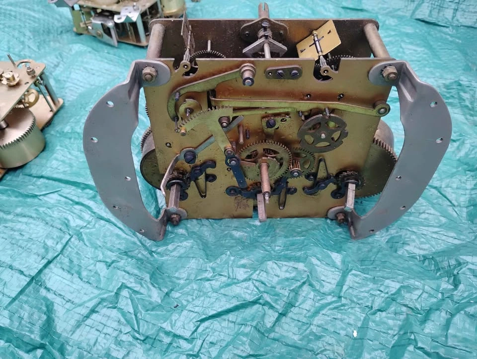 4 Antique Cuckoo Clockworks & Parts - photo 2