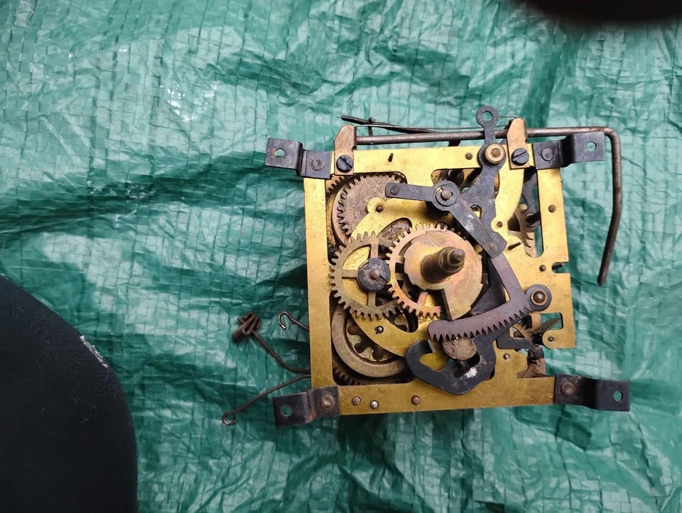 4 Antique Cuckoo Clockworks & Parts - photo 4