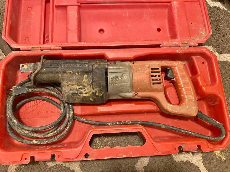 Milwaukee Sawzall Reciprocating Saw with Case