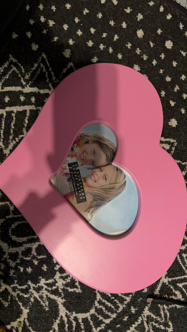 Pink heart wall picture frame