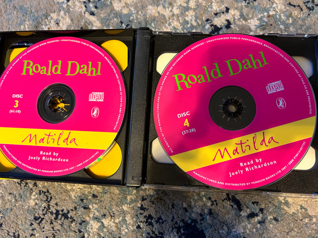Roald Dahl Matilda CD audiobook - photo 3