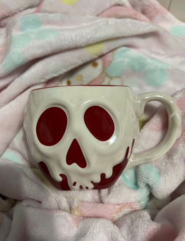 Disneyland Snow White poison apple mug