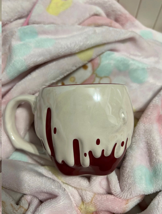 Disneyland Snow White poison apple mug - photo 2