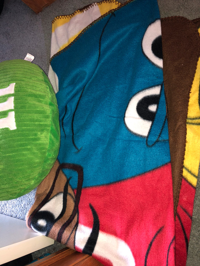 M&M world pillow - photo 4