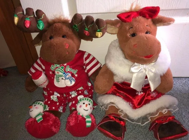 Holly and Hal moose build a bear