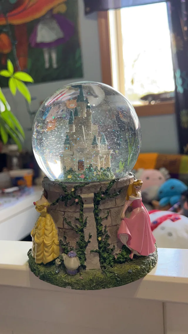 Disney Princess castle snowglobe