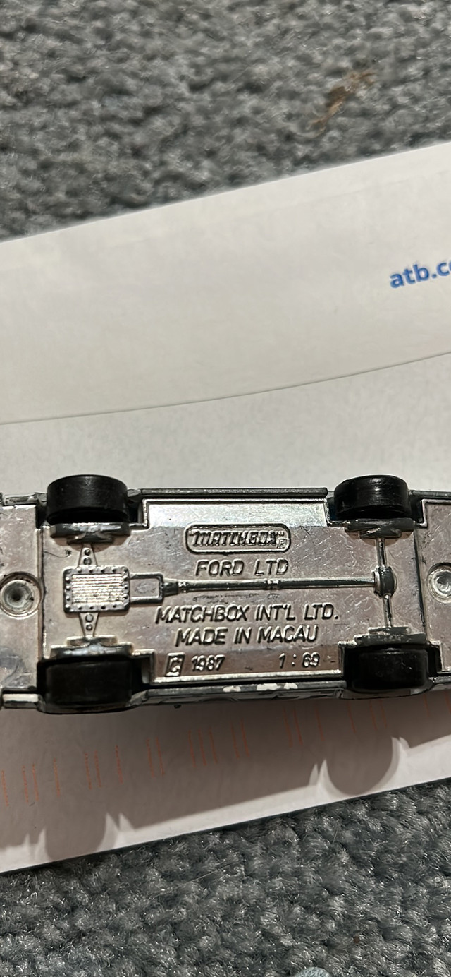 Matchbox Ford police car - photo 3