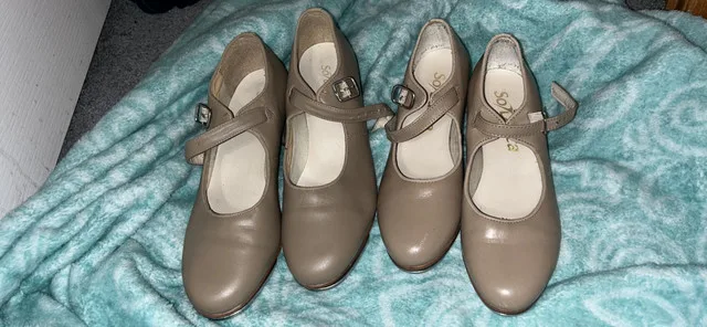 Capezio tap shoes 1 & 3.5