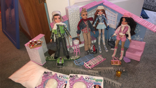 Moxie girlz magic snow cabin dolls house set