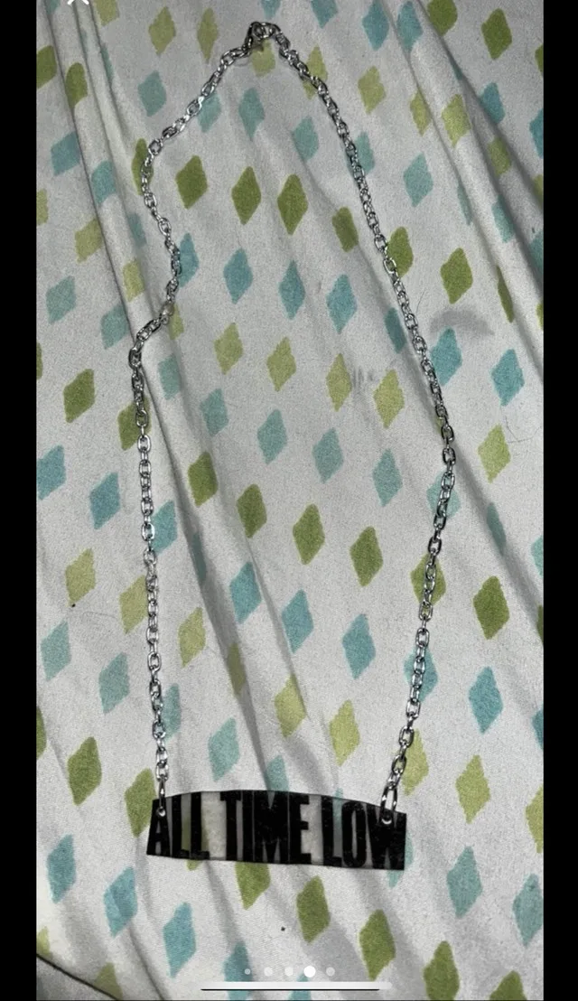 All time low merch image indicator(7)