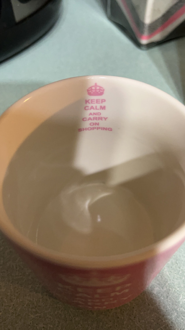 Keep calm and carry on shopping mug - photo 3