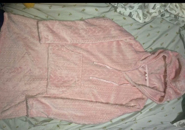 Brand new la Vie en Rose fuzzy housecoat
