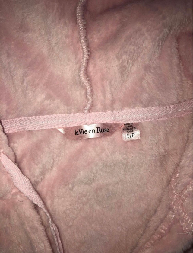 Brand new la Vie en Rose fuzzy housecoat - photo 2