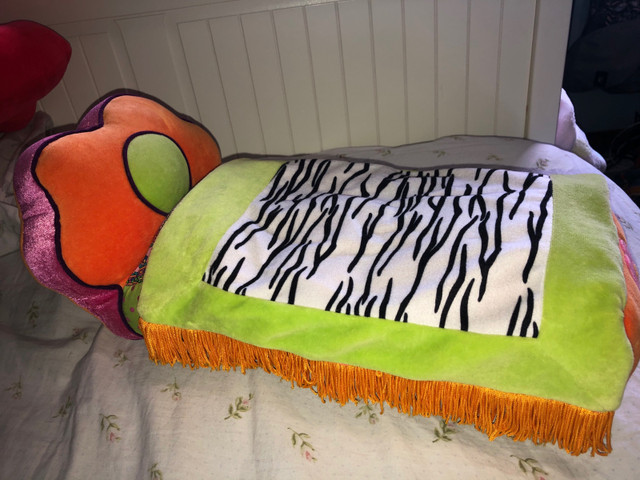 Groovy girls doll bed