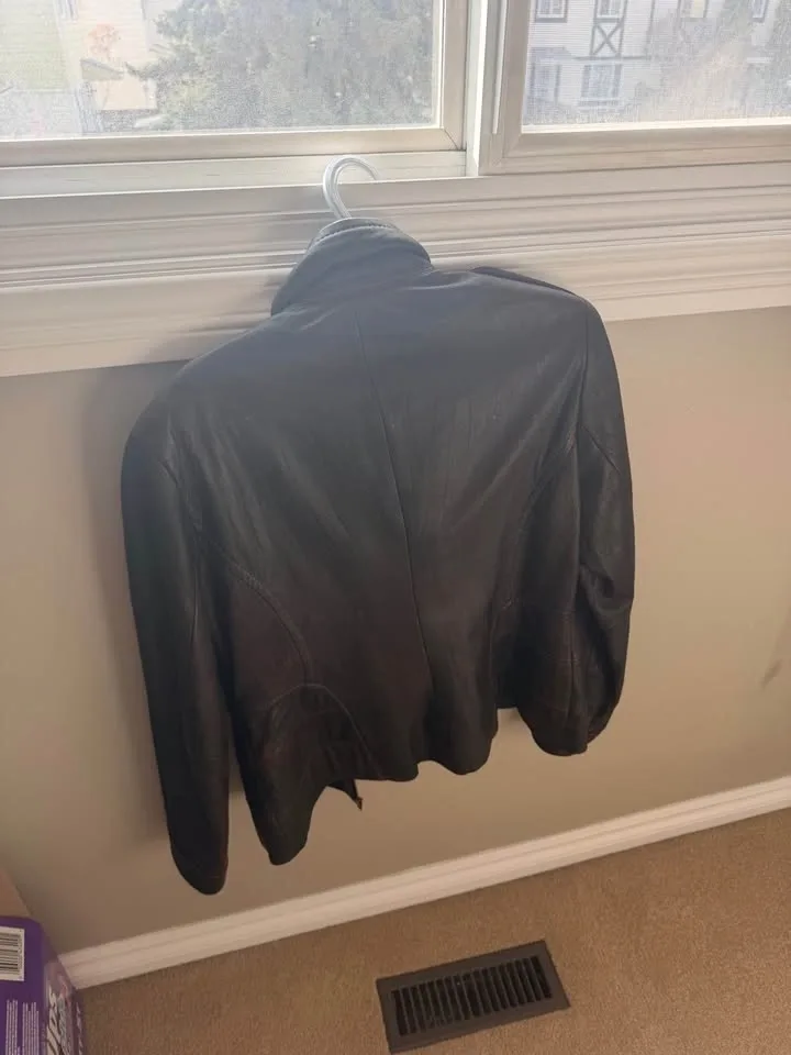 Danier Genuine Leather Jacket - photo 4