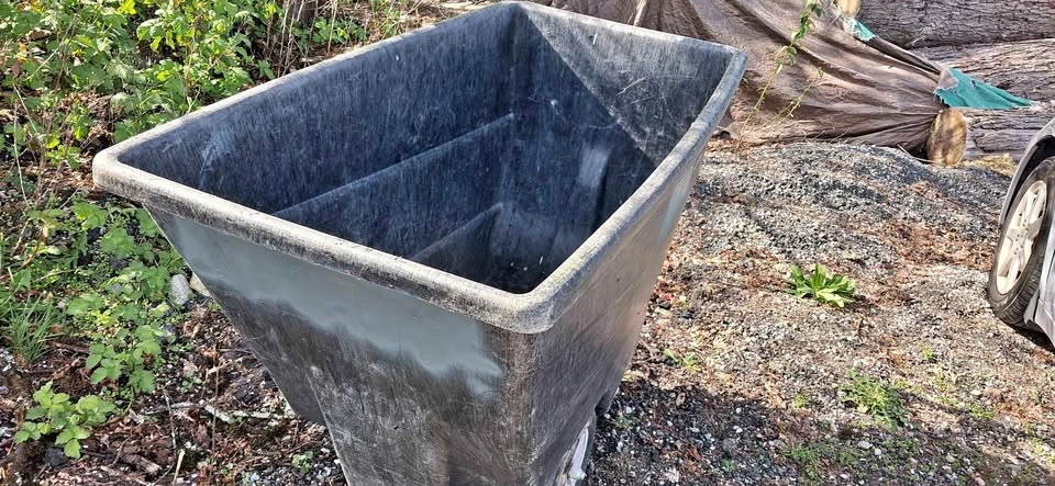 Rubbermaid Commercial Polyethylene Box Cart