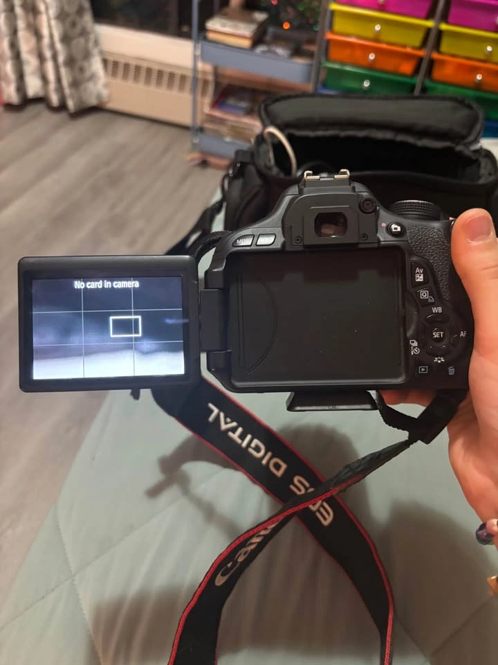 Canon EOS Rebel T3i - photo 3