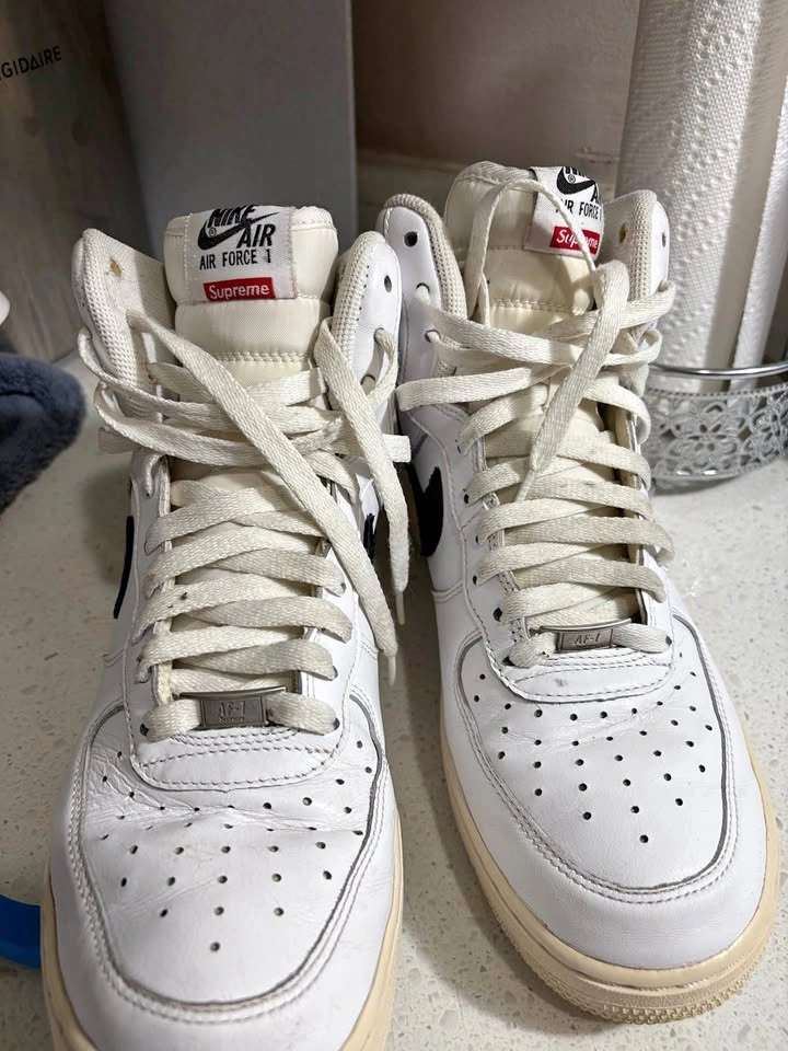 Supreme x Nike Air Force 1 High Size 9