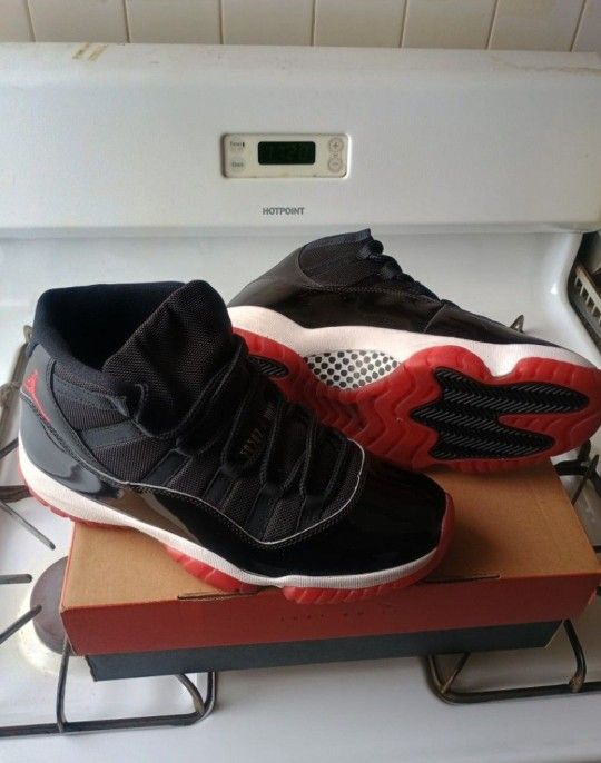 Jordan 11 Bred Retro - Size 9.5 - photo 2