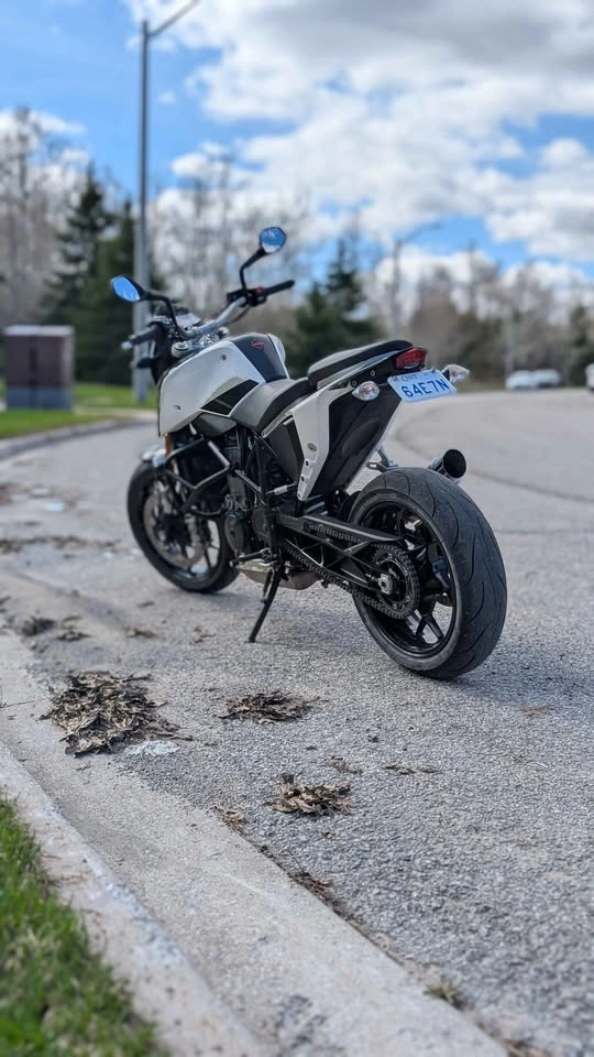 2018 KTM 690 Duke - photo 4