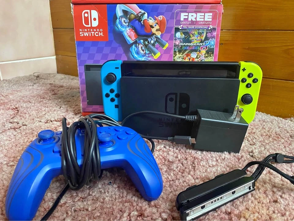 Nintendo Switch Bundle + 2 Games + Extra Controller