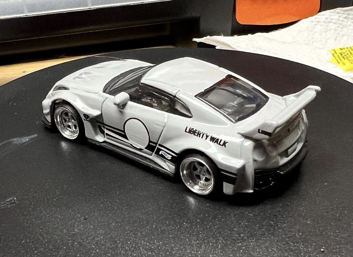 Hot Wheels LB-Silhouette Works Nissan 35GT-RR R35 GTR - photo 4