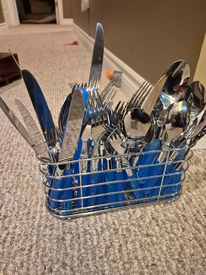 Cutlery in a Caddy, Each has 8 pc - photo 2