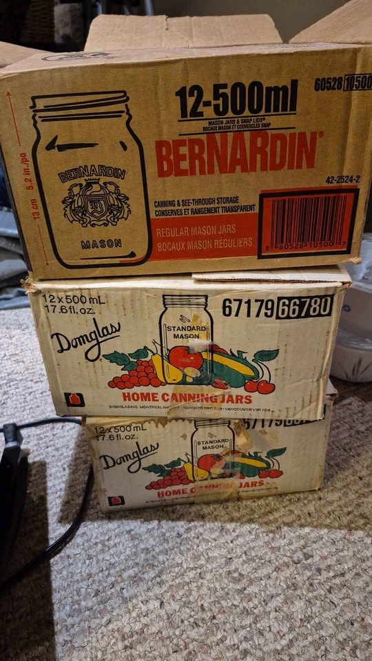 3 Boxes or Jars, need cleaning - photo 2