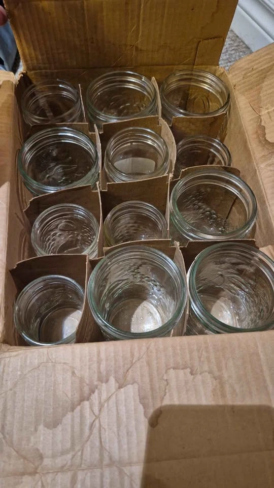 3 Boxes or Jars, need cleaning - photo 4