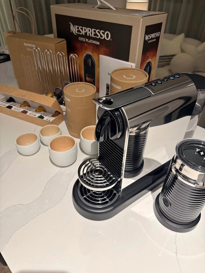 Nespresso Citiz Platinum bundle w/ Aeroccino, origin cups, pods