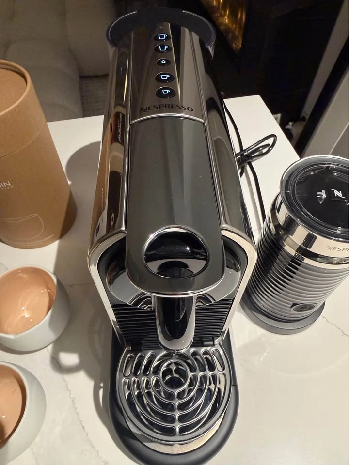 Nespresso Citiz Platinum bundle w/ Aeroccino, origin cups, pods - photo 2