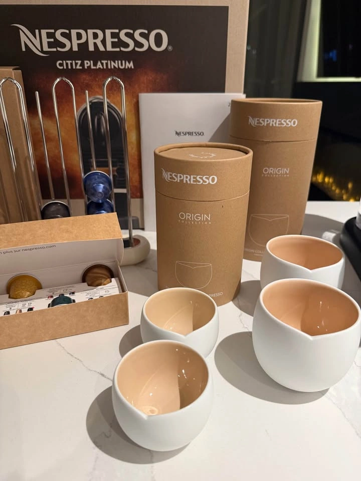 Nespresso Citiz Platinum bundle w/ Aeroccino, origin cups, pods - photo 4