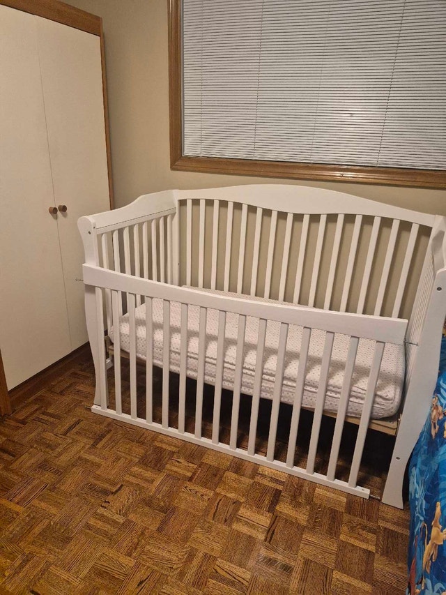 Baby/Toddler Convertible Crib with Mattress - Price Reduced - photo 4