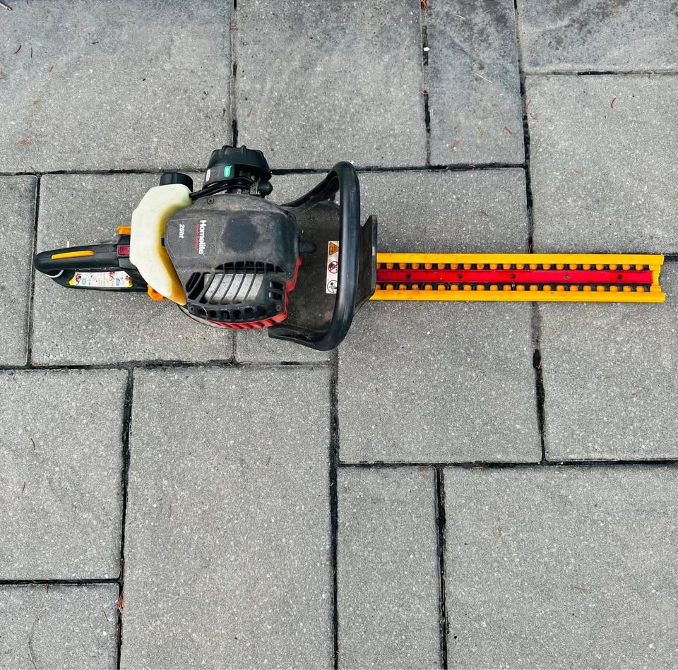 Homelite Gas-Powered Hedge Trimmer 26ht