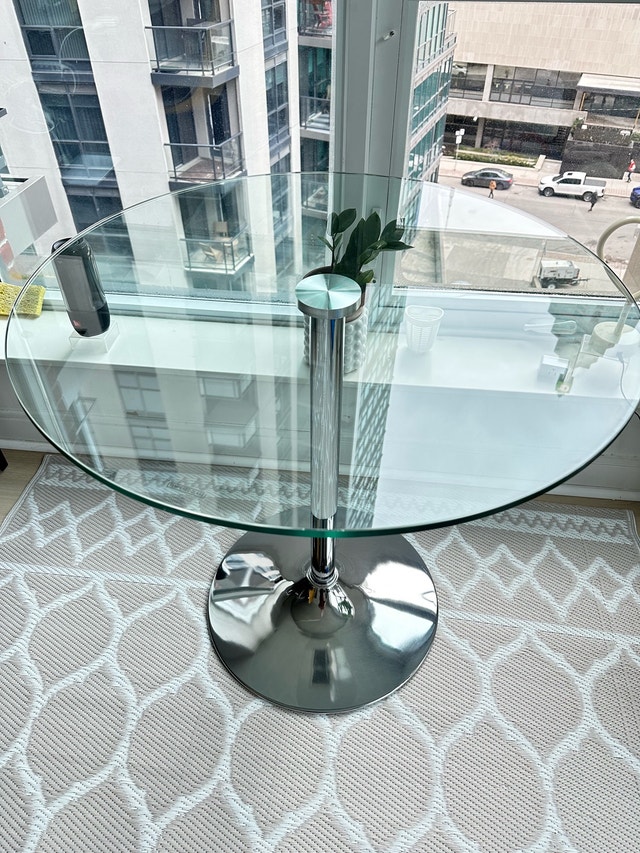Round glass dining table & chairs - photo 3