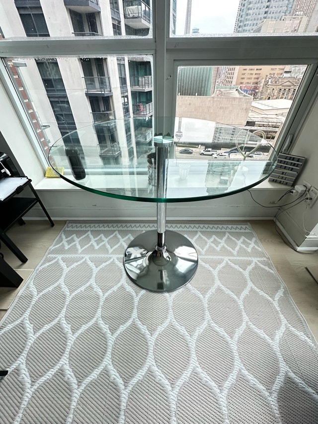 Round glass dining table & chairs - photo 4