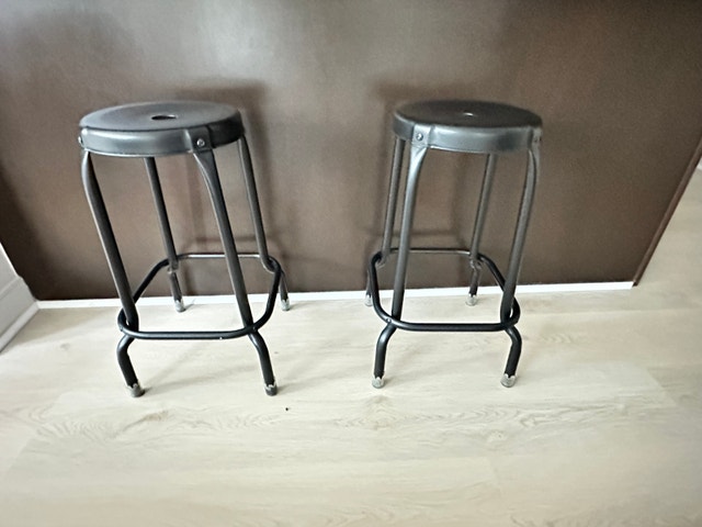 2 Bar Stools