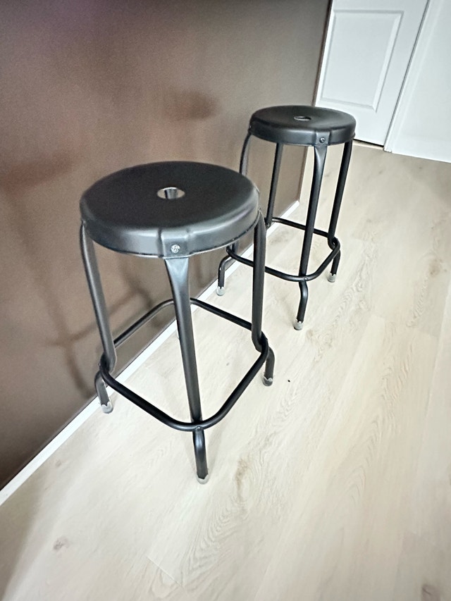 2 Bar Stools - photo 3