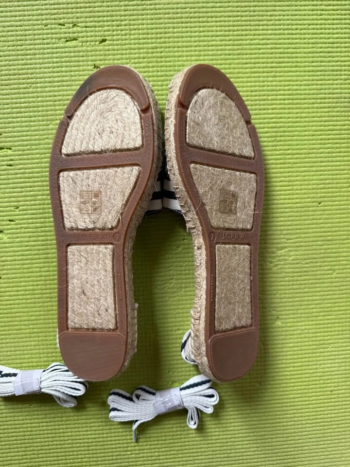 J.Crew Espadrille Flats White and Navy Size 7 - photo 2