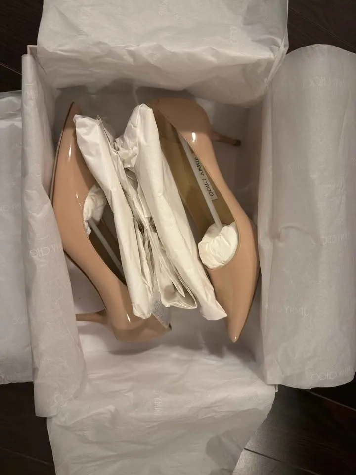 Authentic Jimmy Choo Aurora Powder Pink Patent Leather Pumps 36. - photo 2