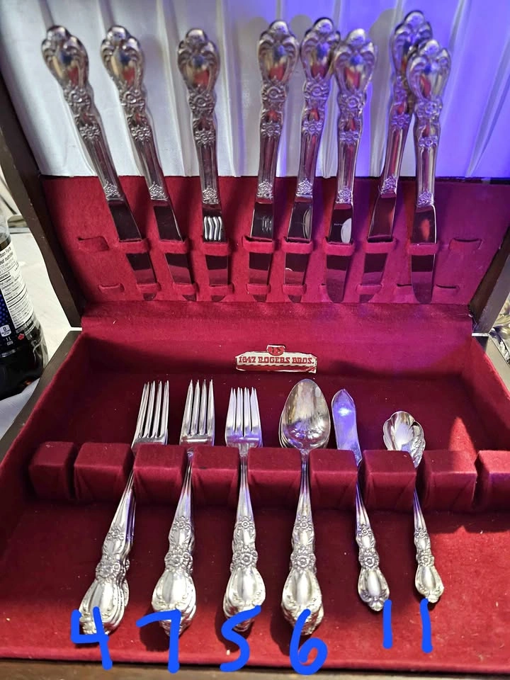 1847 Rogers Bros Silverplated partial set w/ box