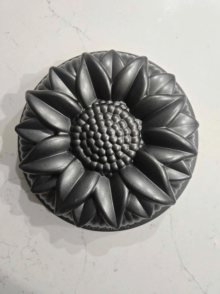 Nordic Ware Bavaria Bundt & Sunflower Baking Pan 10 Cup Cast Alu - photo 2
