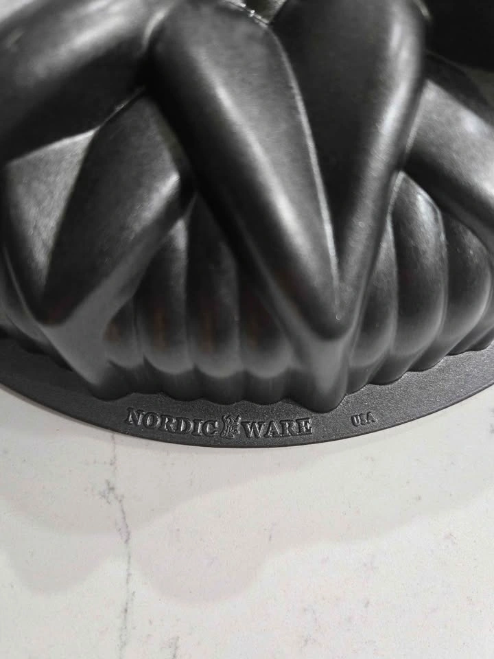 Nordic Ware Bavaria Bundt & Sunflower Baking Pan 10 Cup Cast Alu - photo 3